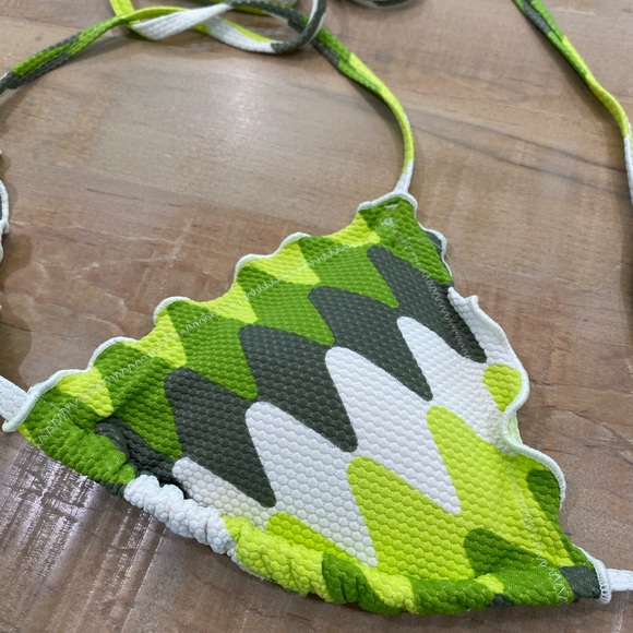 Aerie green white multicolor print triangle string bikini top - Picture 3 of 9